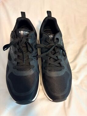 Skechers Men's Black Athletic Lace-Up Sneakers